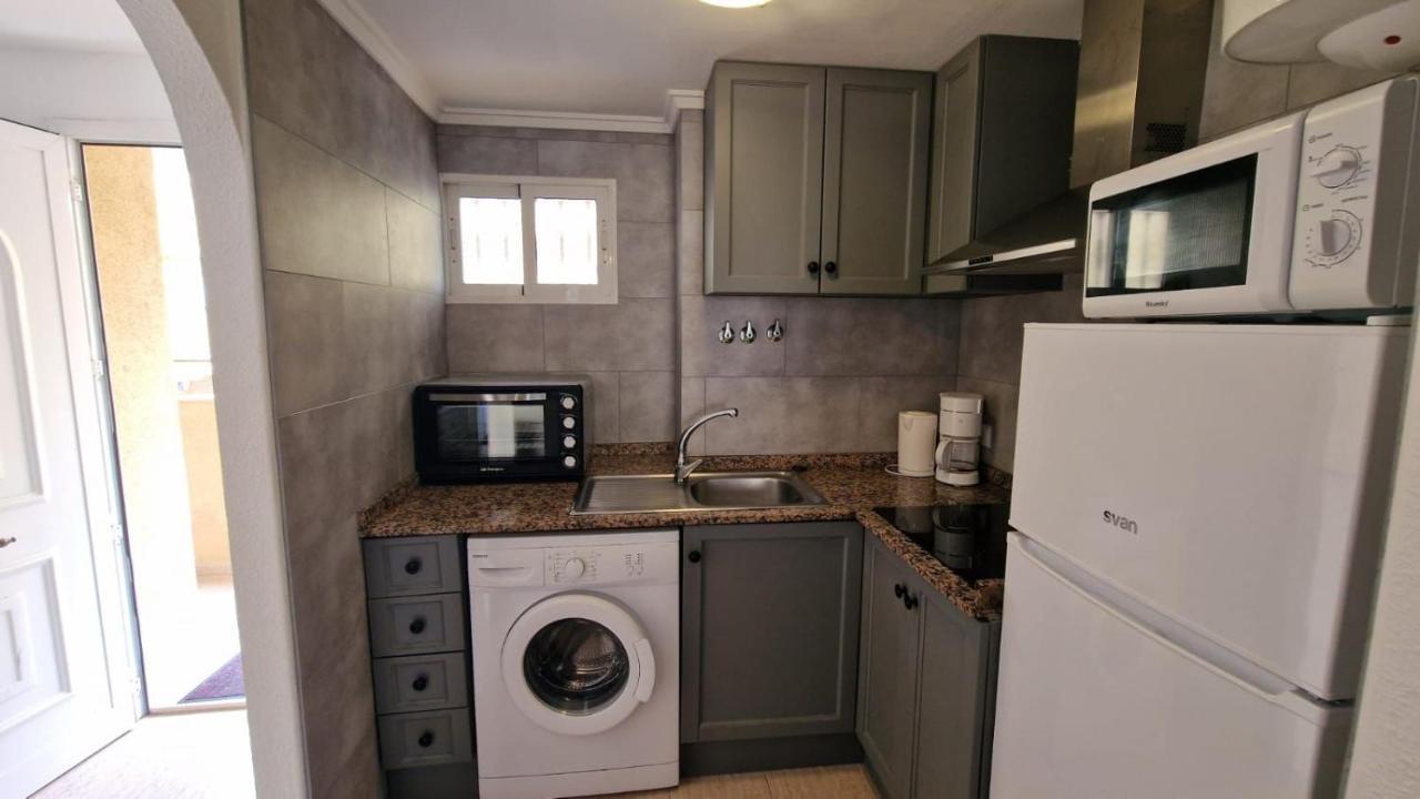 Lovely One Bedroom Unit With Balcony And Pool เดเนีย ภายนอก รูปภาพ